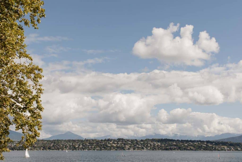 Vue sur le lac Léman en Suisse à Genève depuis la terrasse de l'hôtel Port Gitana