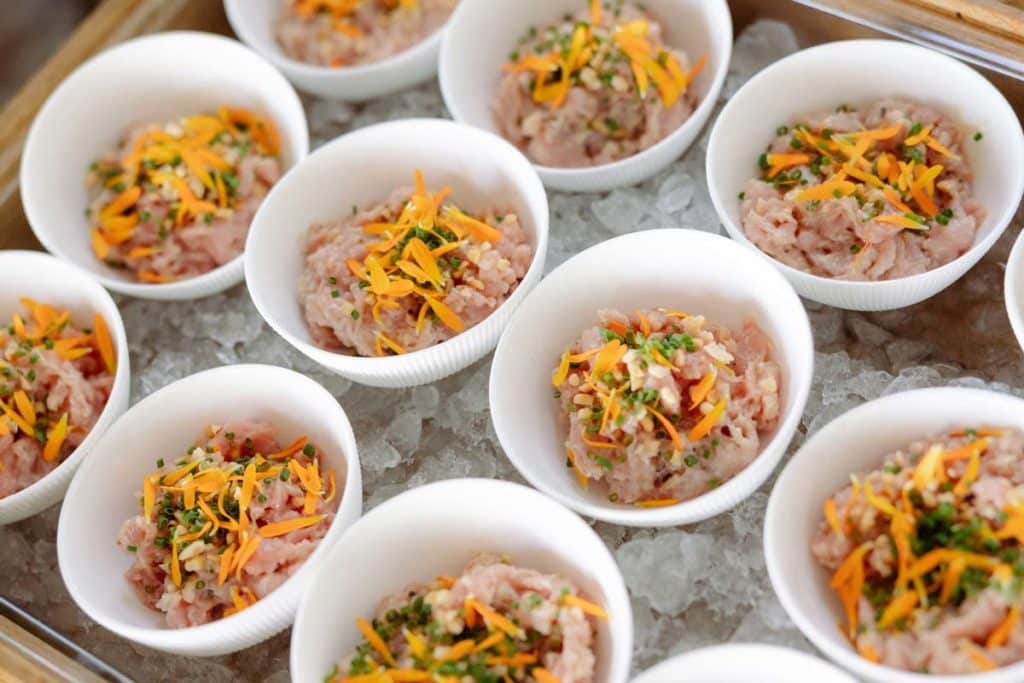 Terrines sur de la glace, présentation lors d'un mariage organisé à l'hôtel Port Gitana à Genève